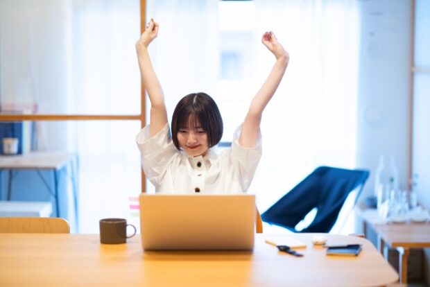主婦・ママ在宅ライバー情報網羅！ライバーマム 主婦やママ、シングルマザーの在宅定期収入ライバー 自宅で仕事をしたい子育てと両立したいを叶える | ライバー事務所マネージャー募集！ノルマなし/フルリモート/定額月収入
